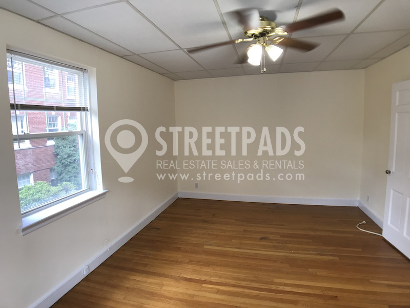 24 Fairbanks St, Washington Square