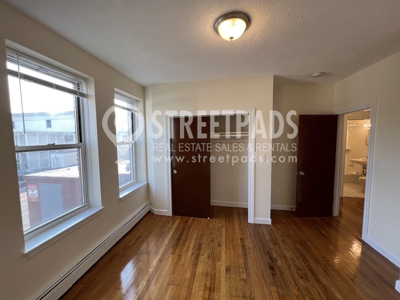 172 North Beacon St, Allston