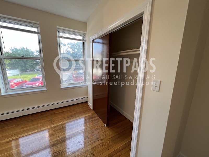 172 North Beacon St, Allston