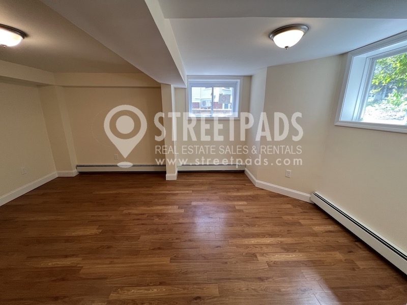 381 Harvard St, Harvard Square