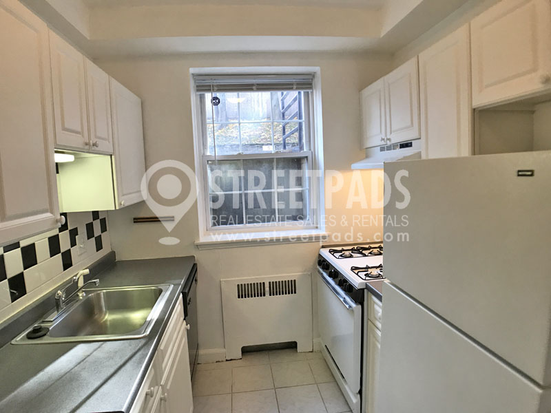 1131 Beacon St, Longwood