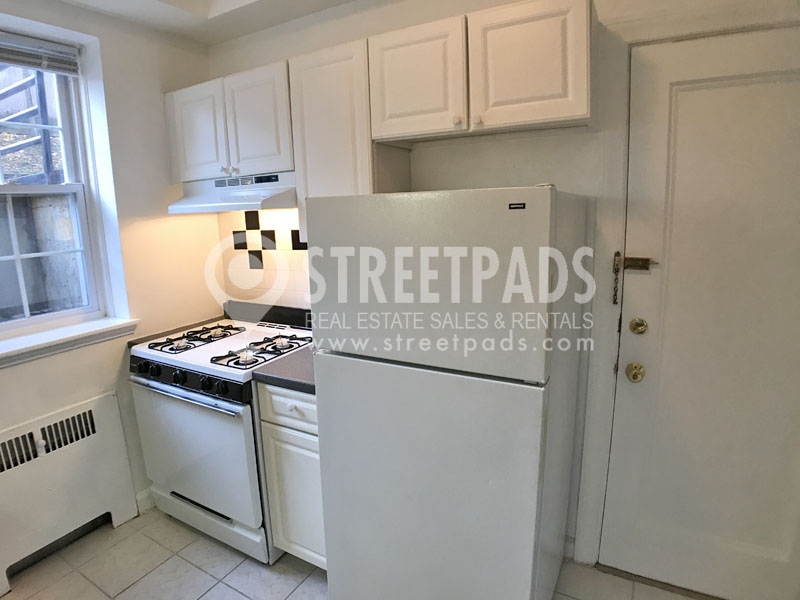 1131 Beacon St, Longwood