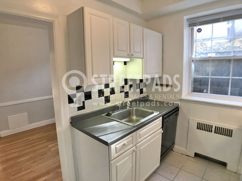 1131 Beacon St, Longwood