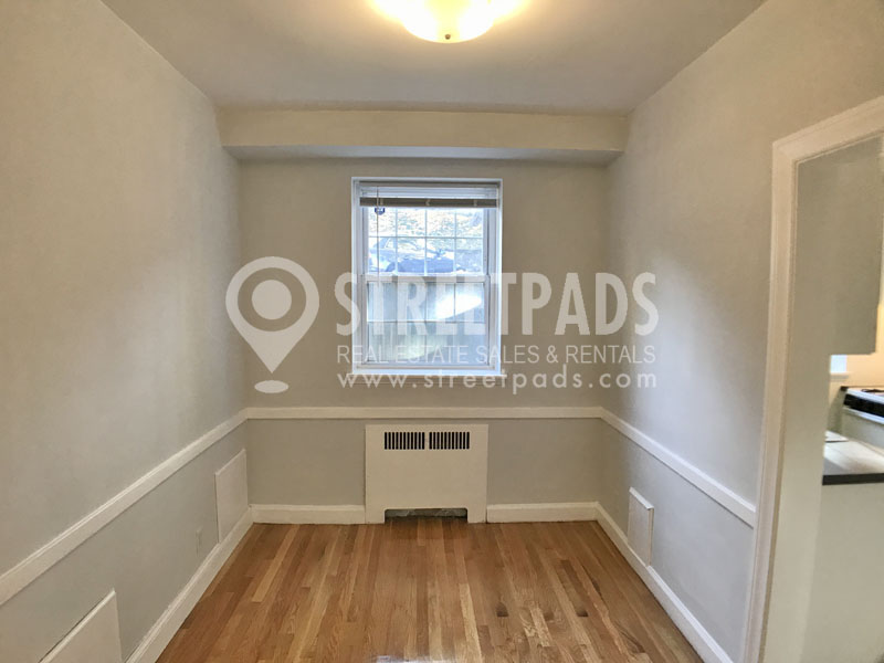 1131 Beacon St, Longwood