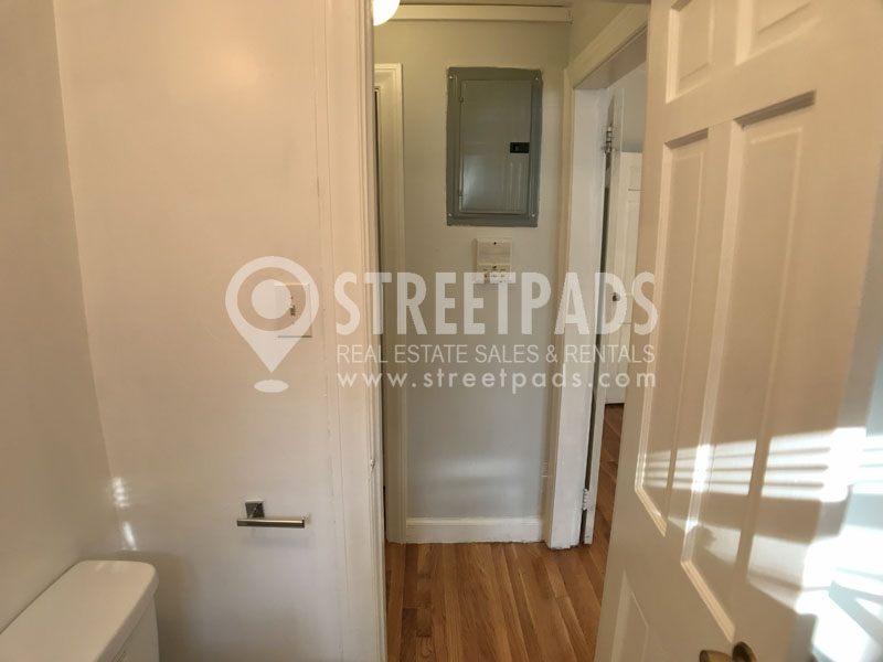 1131 Beacon St, Longwood