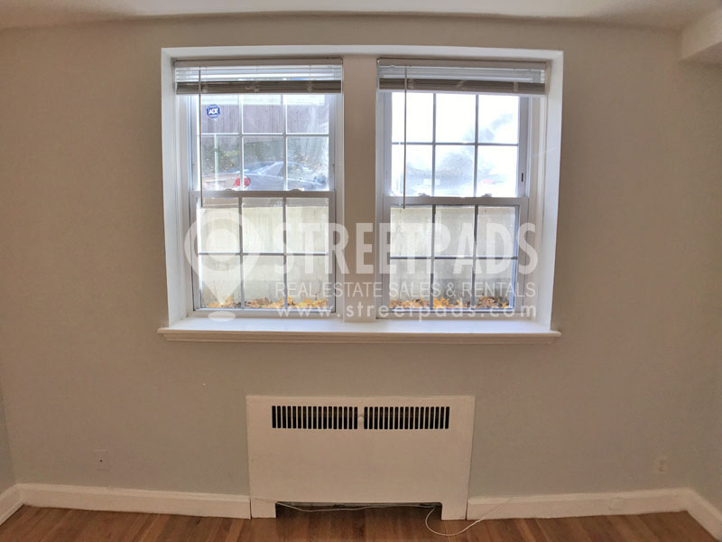 1131 Beacon St, Longwood