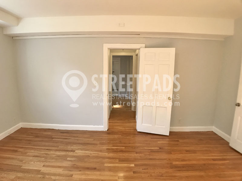 1131 Beacon St, Longwood