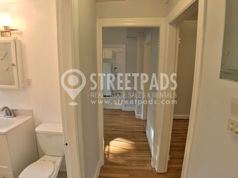 1131 Beacon St, Longwood