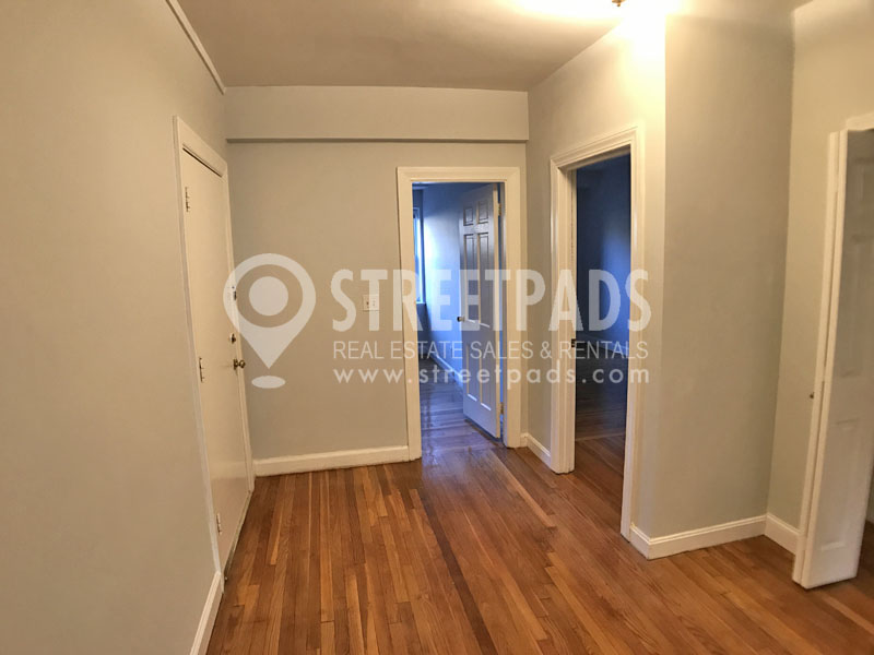 1131 Beacon St, Longwood