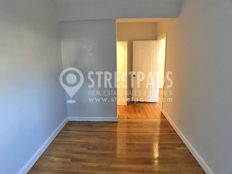 1131 Beacon St, Longwood