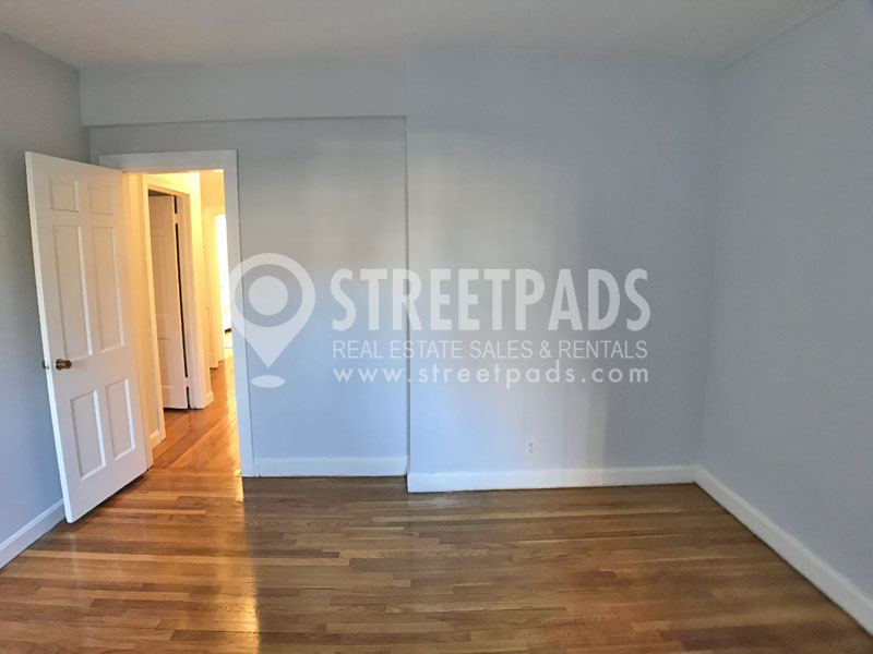 1131 Beacon St, Longwood