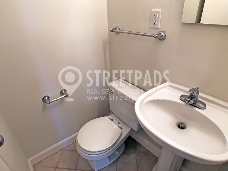 700 Huron Ave, Strawberry Hill