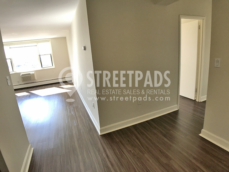 700 Huron Ave, Strawberry Hill