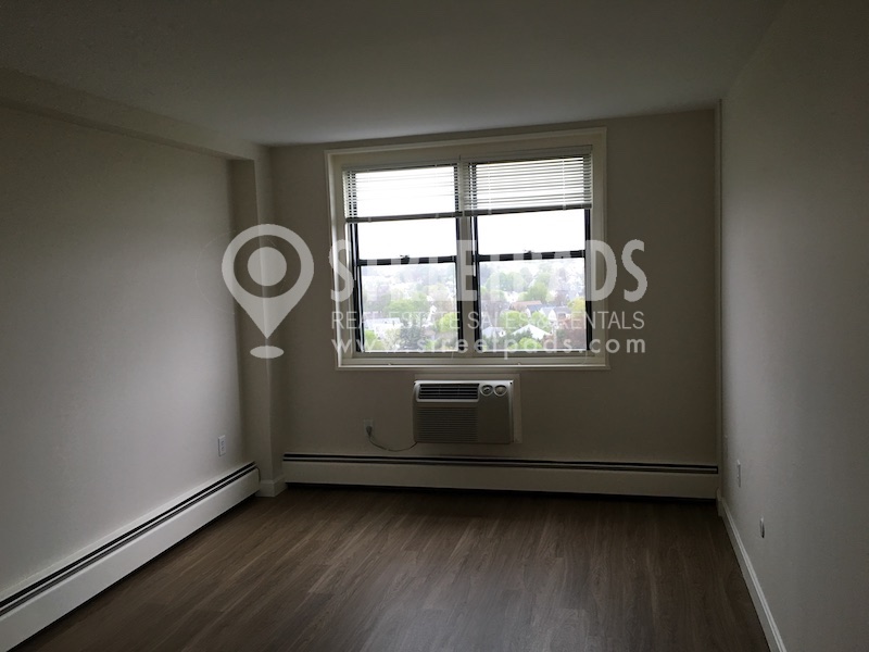 700 Huron Ave, Strawberry Hill