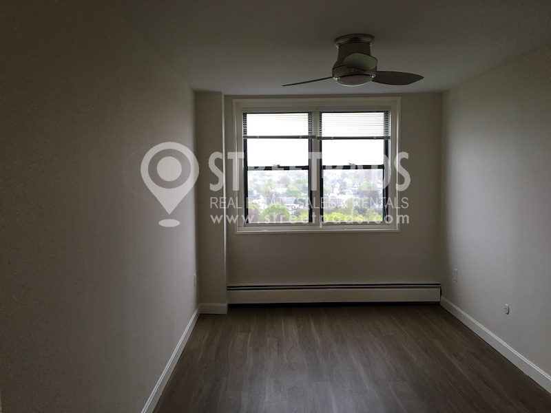 700 Huron Ave, Strawberry Hill