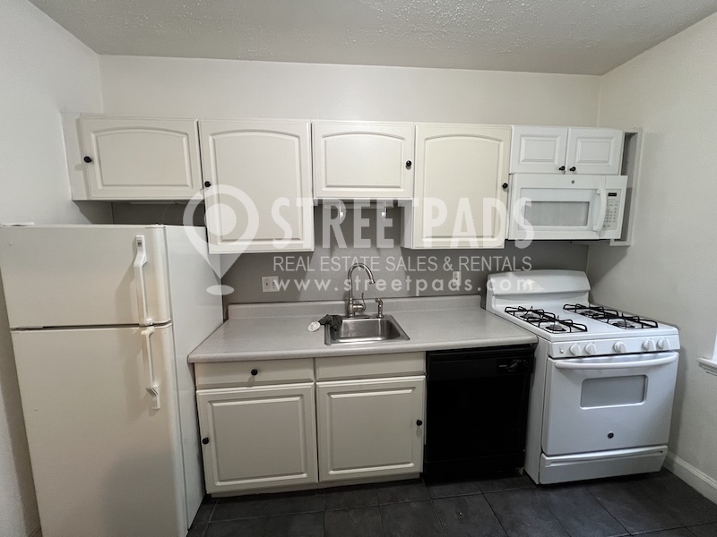 Photos of apartment on Beacon St.,Brookline MA 02446