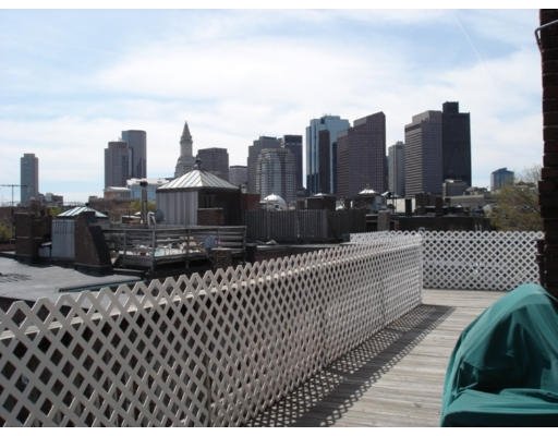 3 bed, 1 bath apartment for rent at 32 Charter St Unit 4, North End — photo 2 of 9