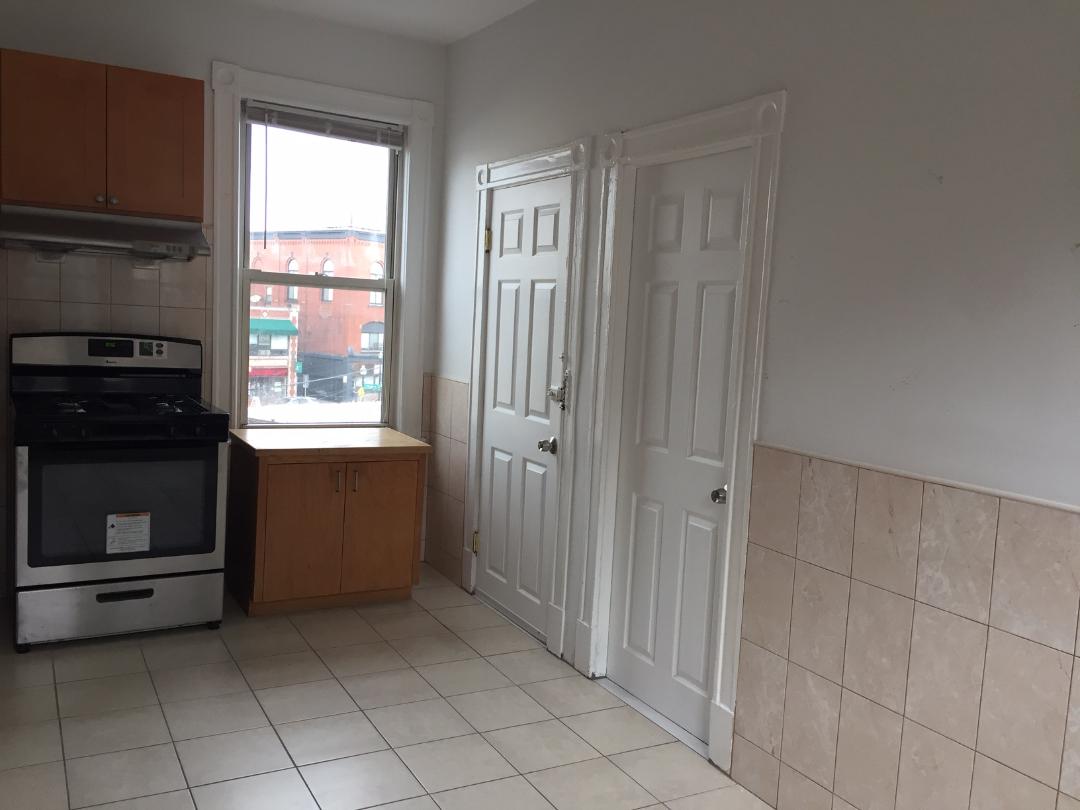 3 bed, 1 bath apartment for rent at 10 Chestnut Hill Ave Unit 3, Brighton — photo 4 of 18