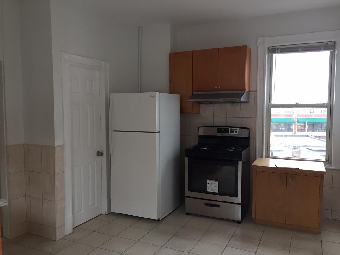 3 bed, 1 bath apartment for rent at 10 Chestnut Hill Ave Unit 3, Brighton — photo 3 of 18