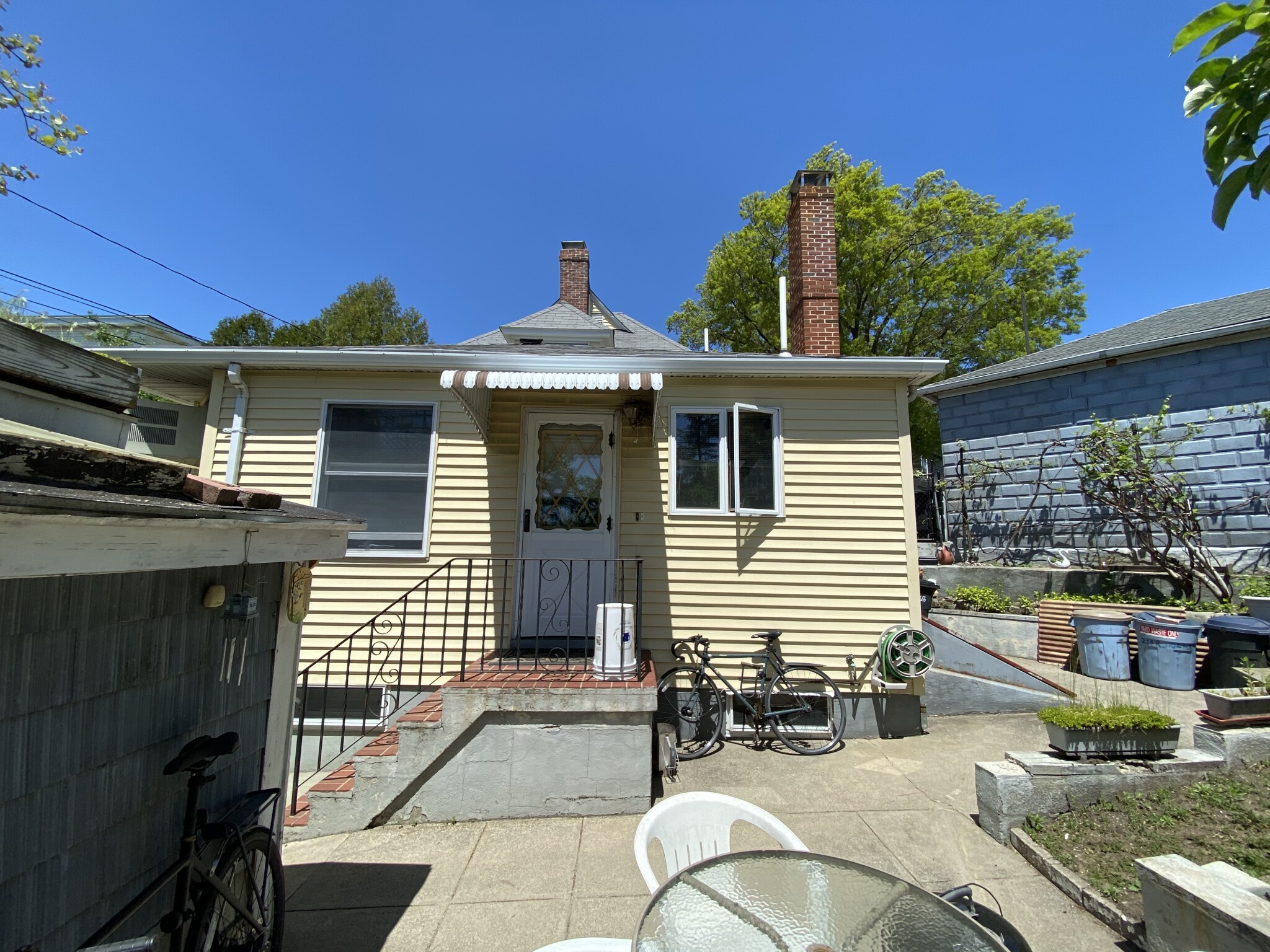 213 Holland St, Davis Square, Somerville, MA Spot Easy