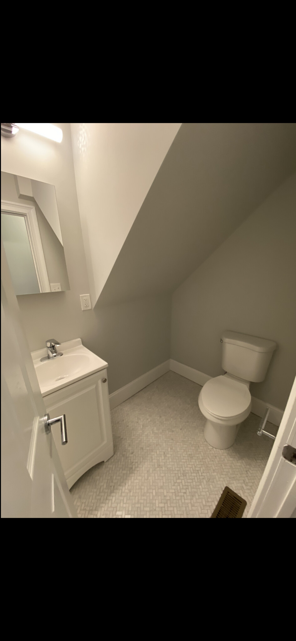 3 5 Hamilton Rd, Davis Square