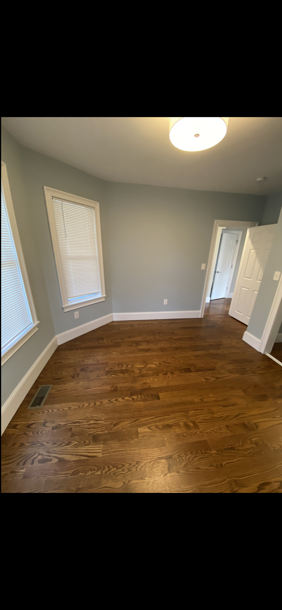 3 5 Hamilton Rd, Davis Square