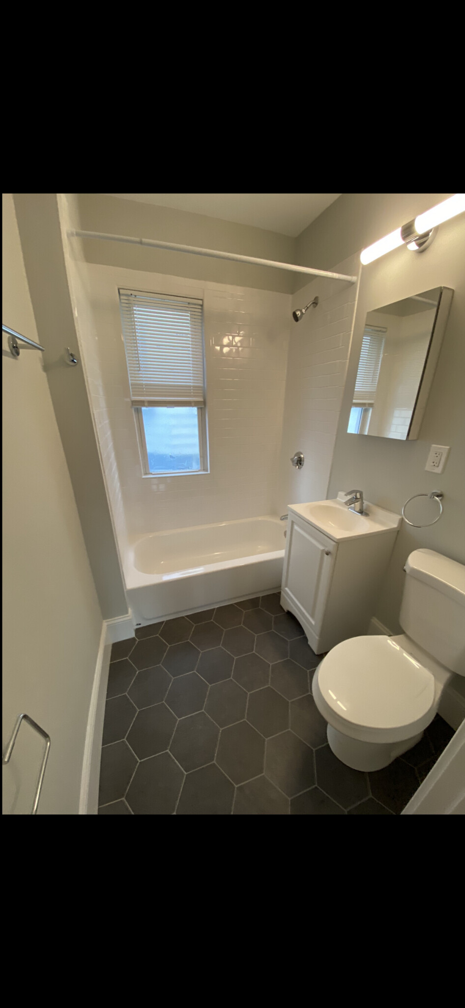 3 5 Hamilton Rd, Davis Square