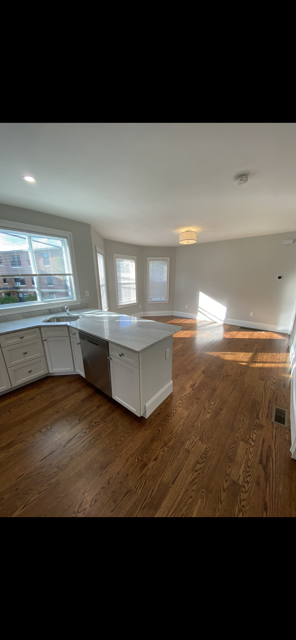 3 5 Hamilton Rd, Davis Square