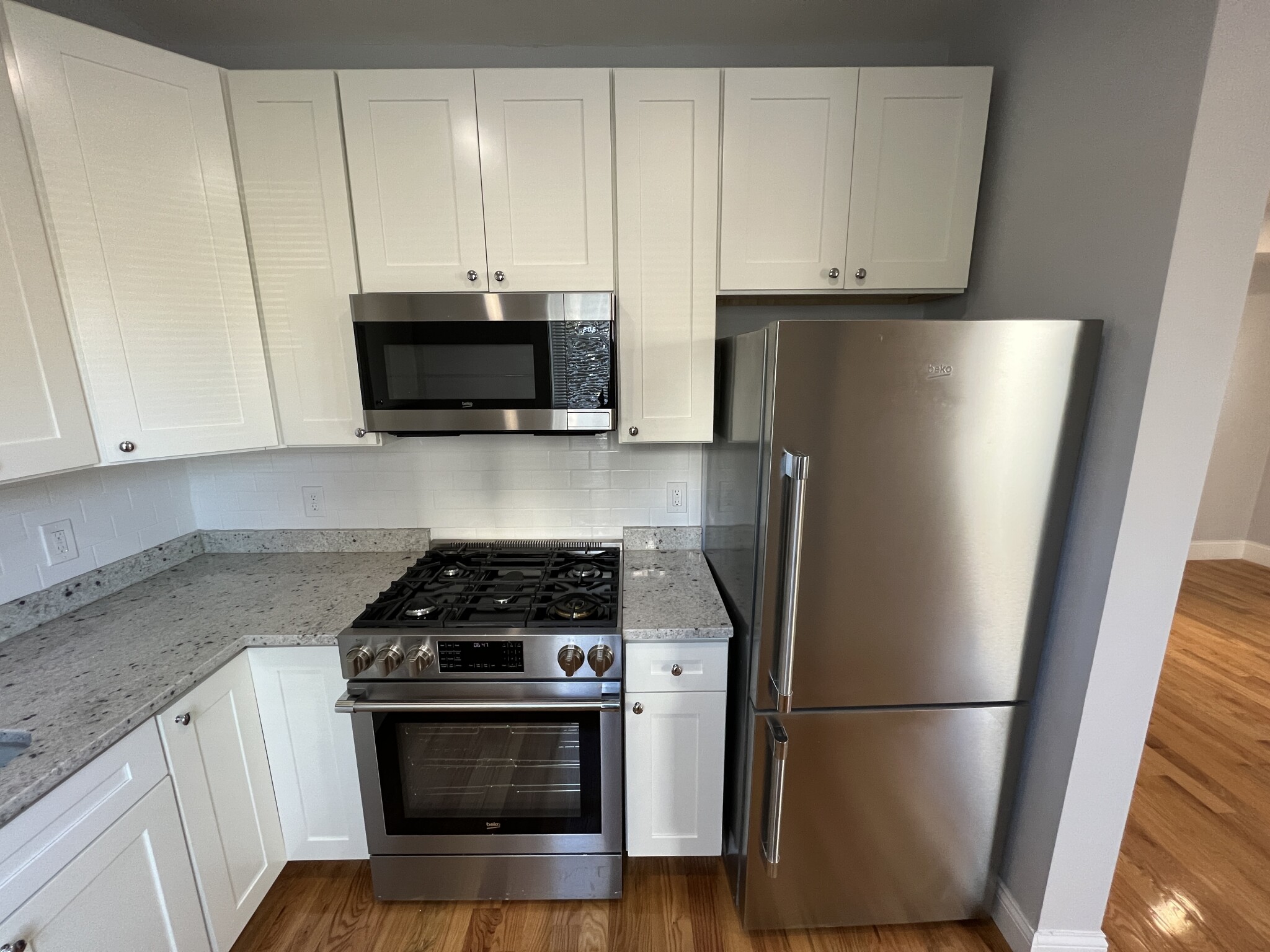 Photos of apartment on Concord Turnpike,Cambridge MA 02140