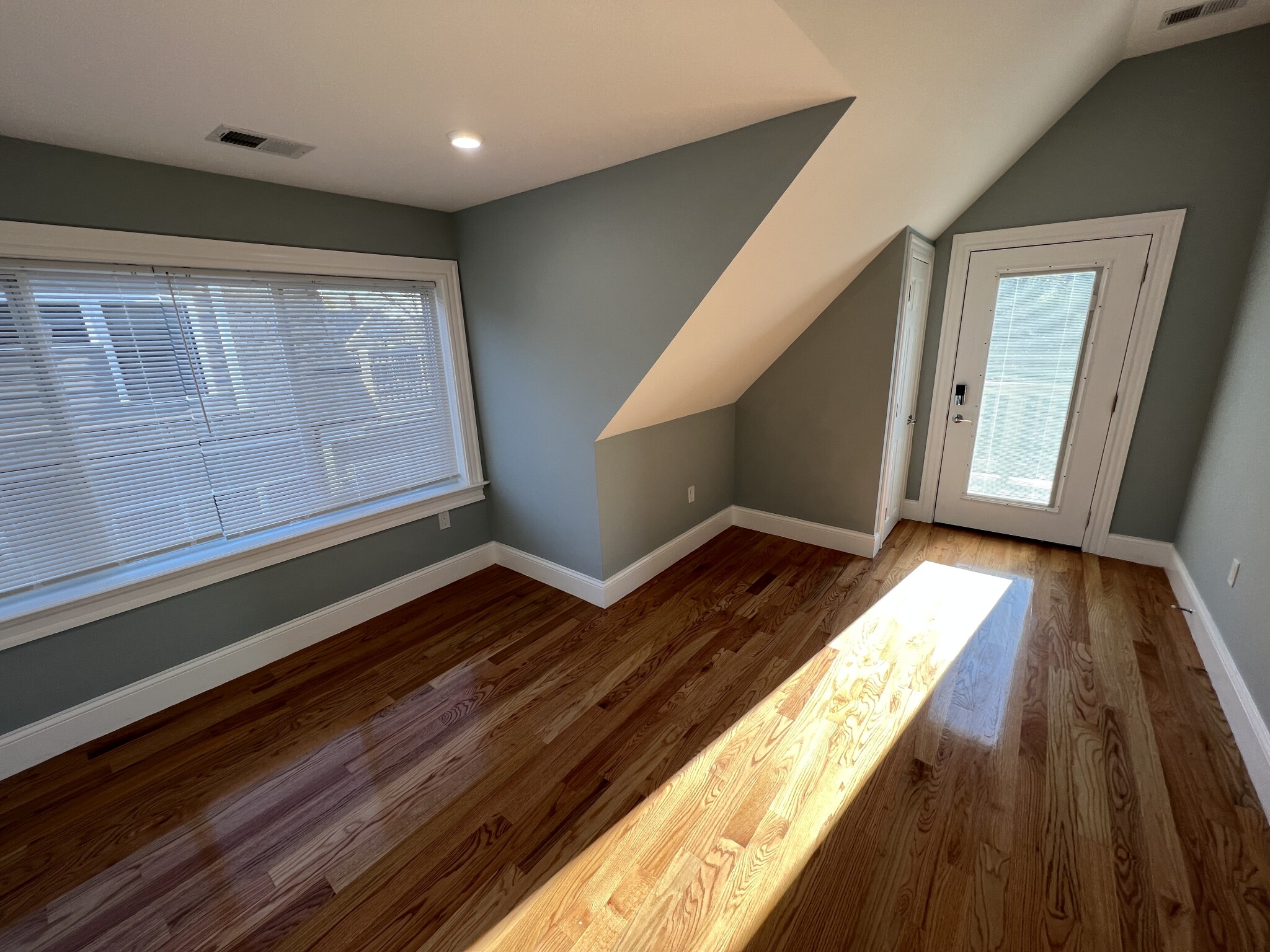 29 Alpine St, Magoun Square