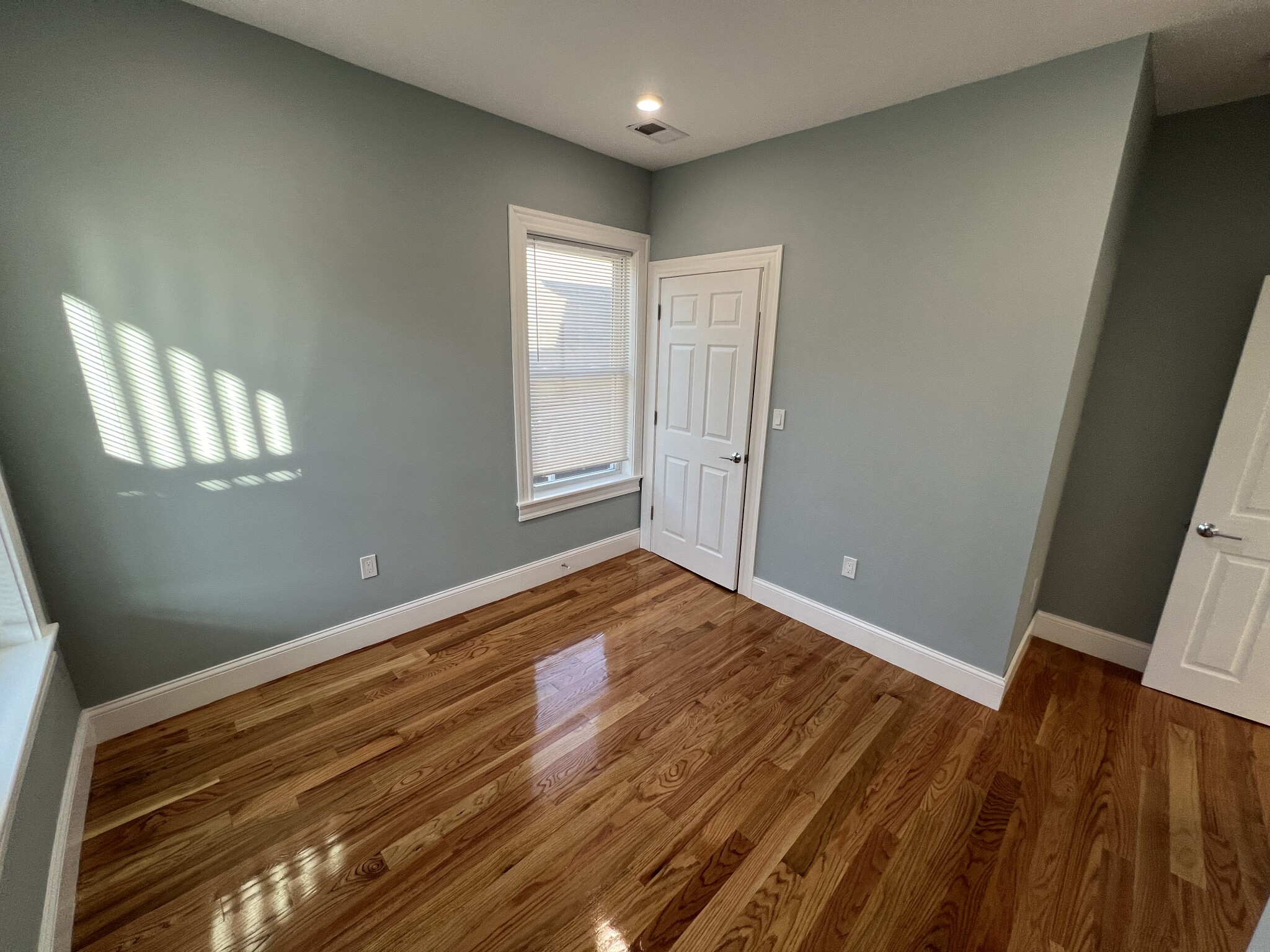 29 Alpine St, Powder House Square