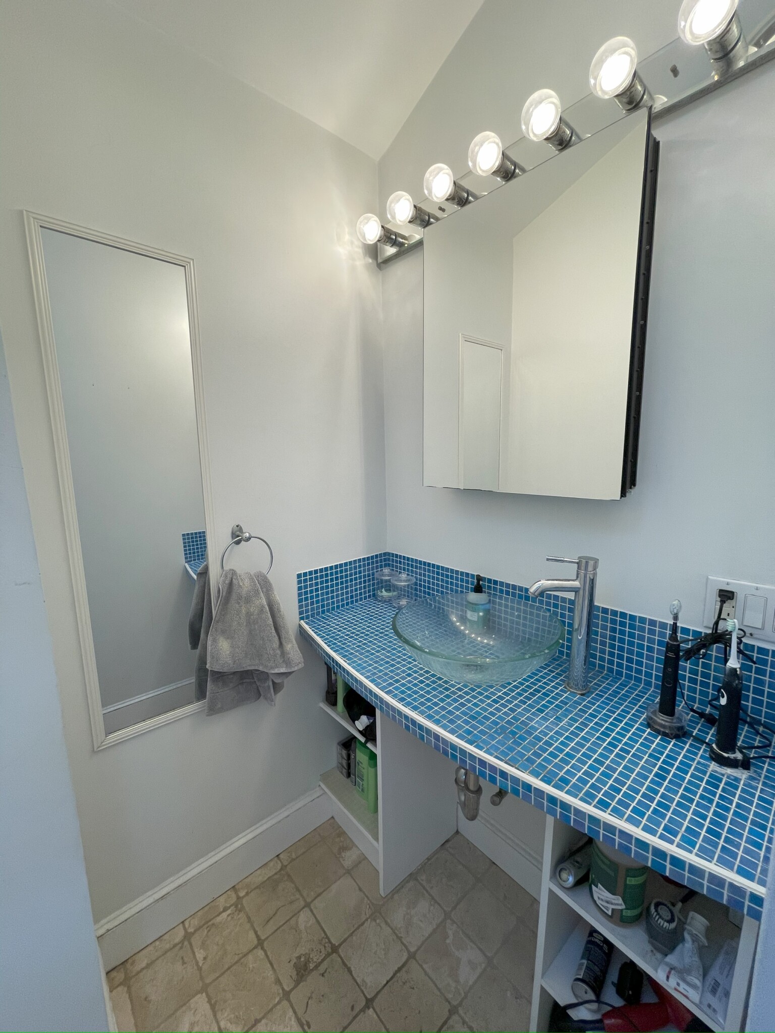 19 Chandler St, Tufts