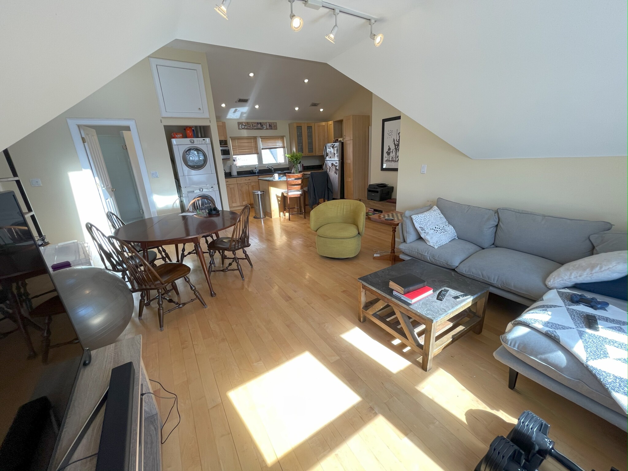 19 Chandler St, Tufts