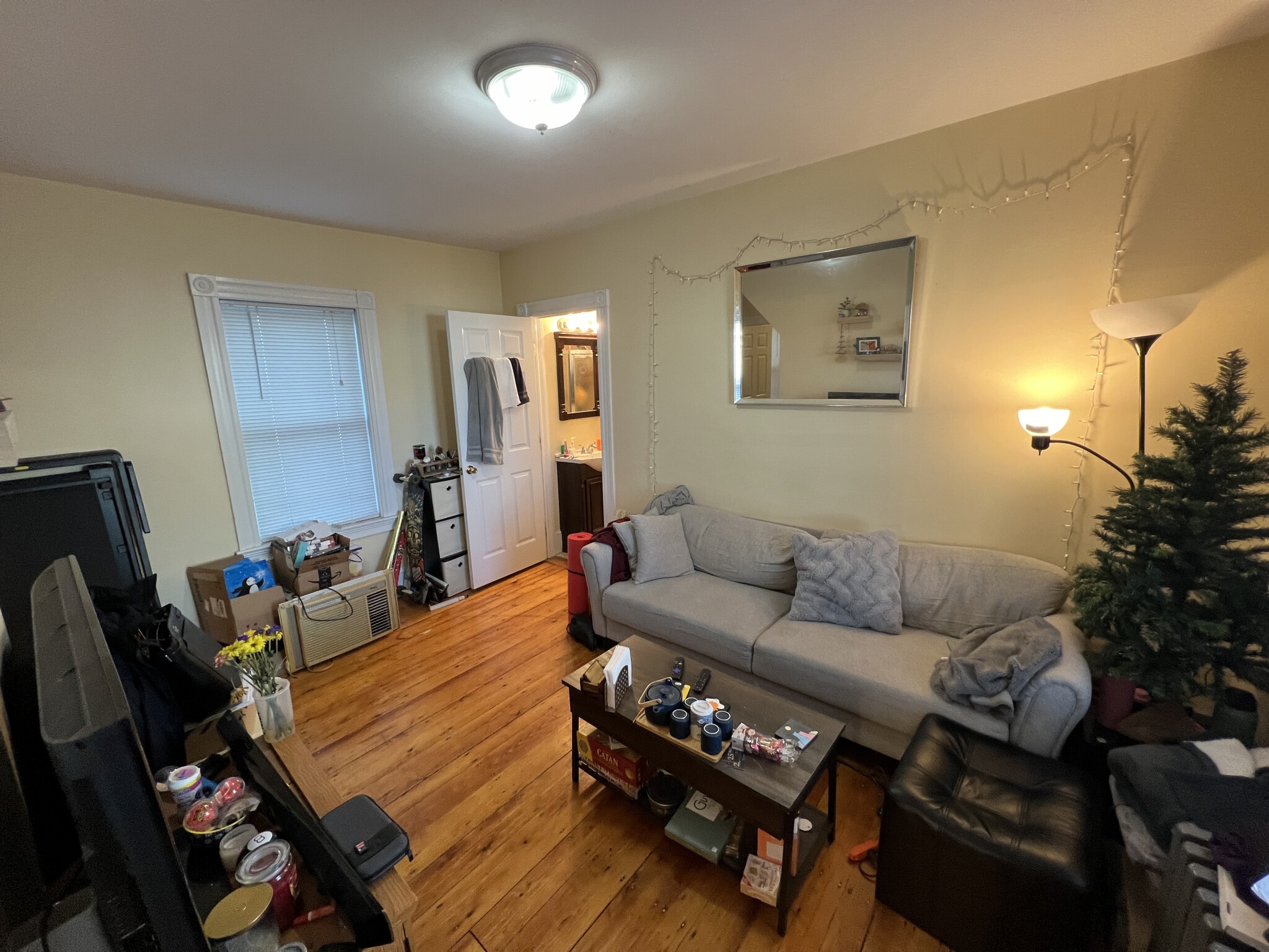 Photos of apartment on White Street Pl.,Cambridge MA 02140