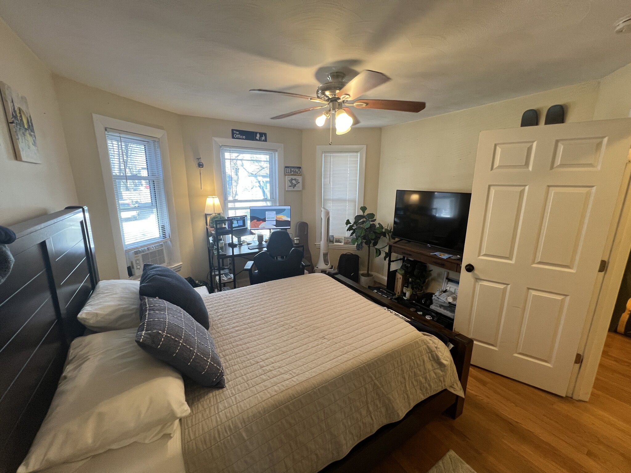 Photos of apartment on Chandler St.,Somerville MA 02144