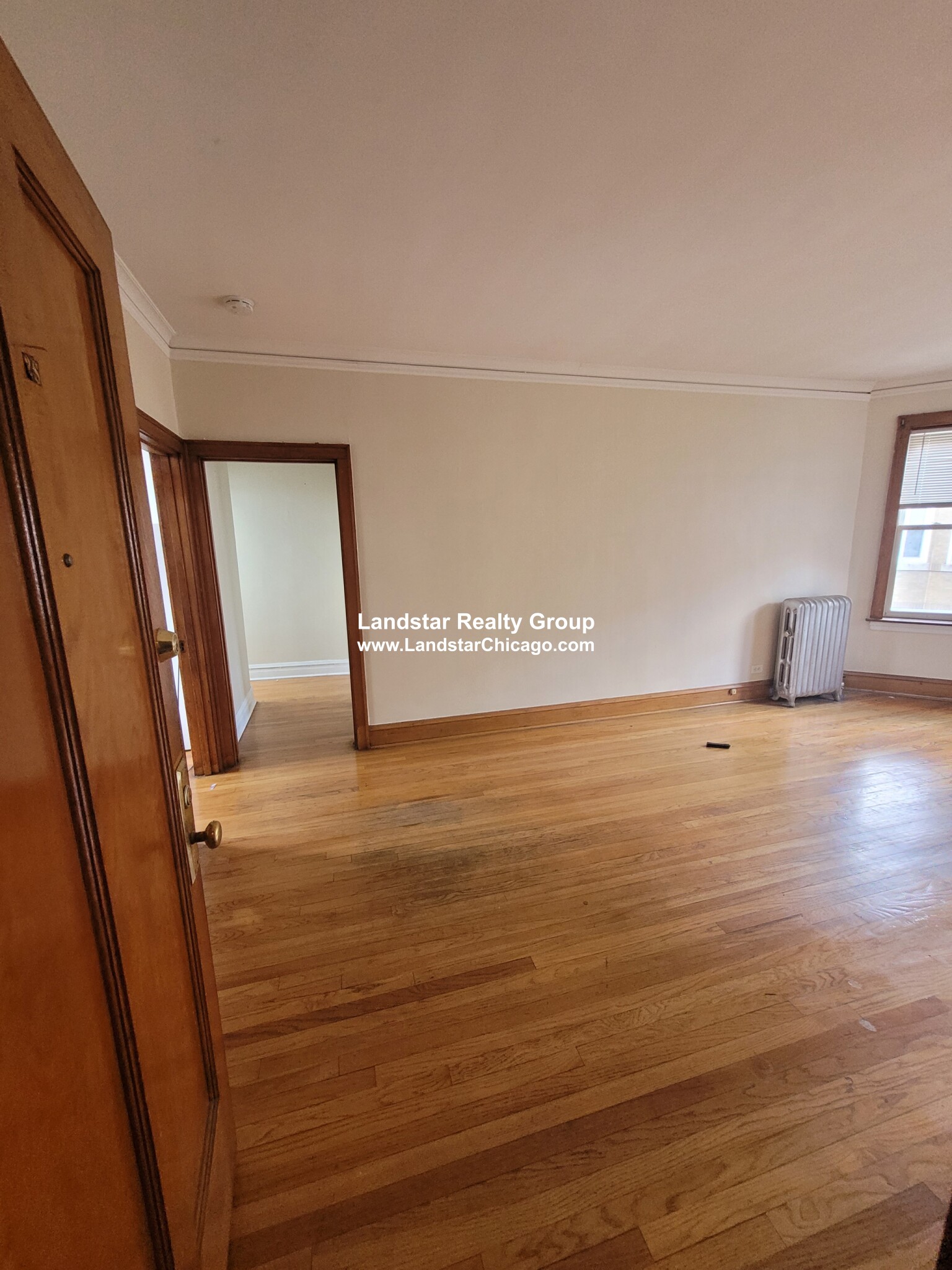 4826 West Addison, Chicago, IL - 1,400 USD/ month