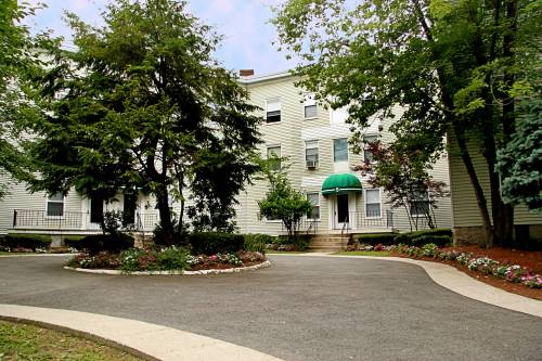 5 Ashford Ct, Allston