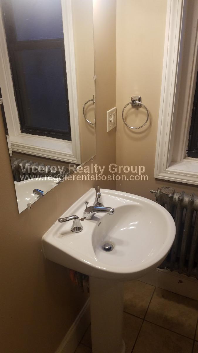 252 Warren St, Roxbury