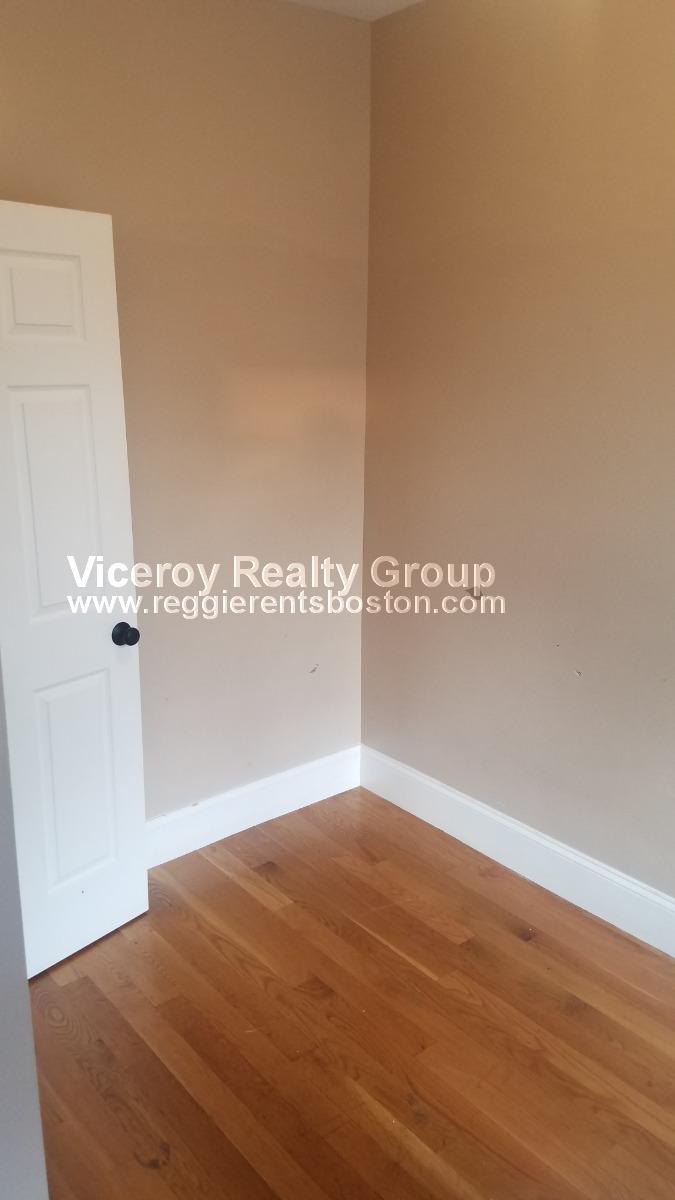 252 Warren St, Roxbury