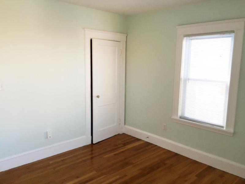 4 bed, 1 bath apartment for rent at 173 Hillside St Unit 1, Mission Hill — photo 5 of 10