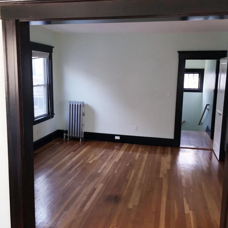 4 bed, 1 bath apartment for rent at 173 Hillside St Unit 1, Mission Hill — photo 2 of 10