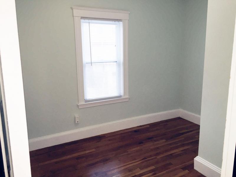 4 bed, 1 bath apartment for rent at 173 Hillside St Unit 1, Mission Hill — photo 6 of 10