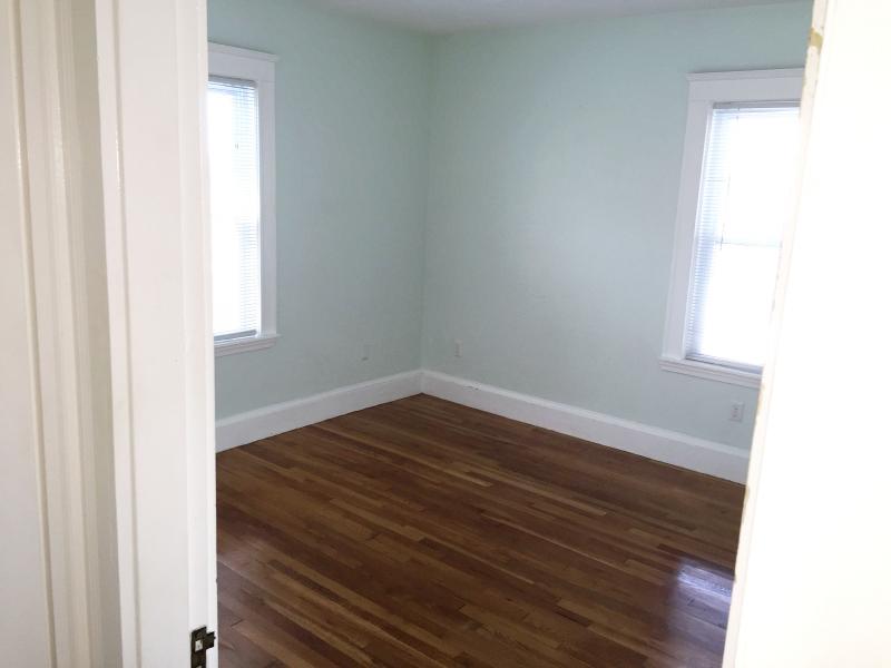4 bed, 1 bath apartment for rent at 173 Hillside St Unit 1, Mission Hill — photo 7 of 10