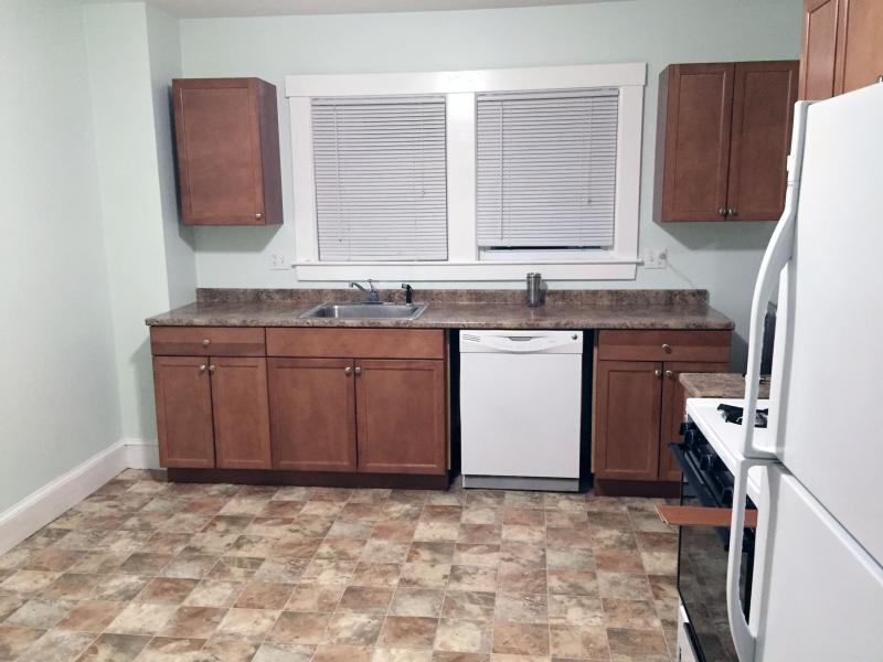 4 bed, 1 bath apartment for rent at 173 Hillside St Unit 1, Mission Hill — photo 8 of 10