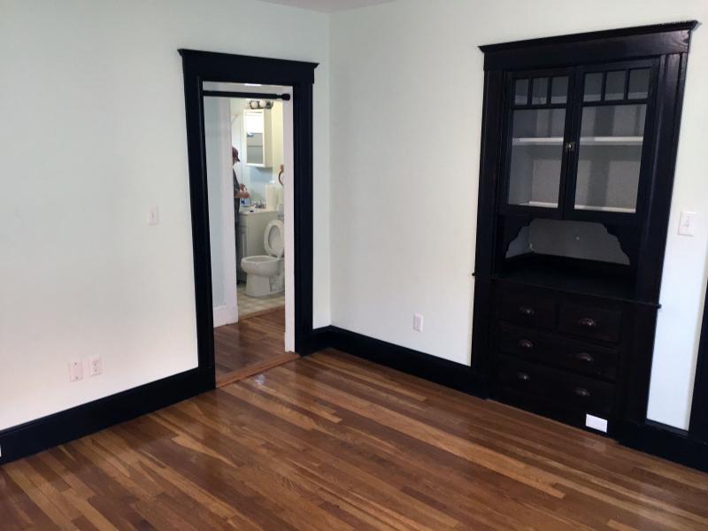 4 bed, 1 bath apartment for rent at 173 Hillside St Unit 1, Mission Hill — photo 4 of 10