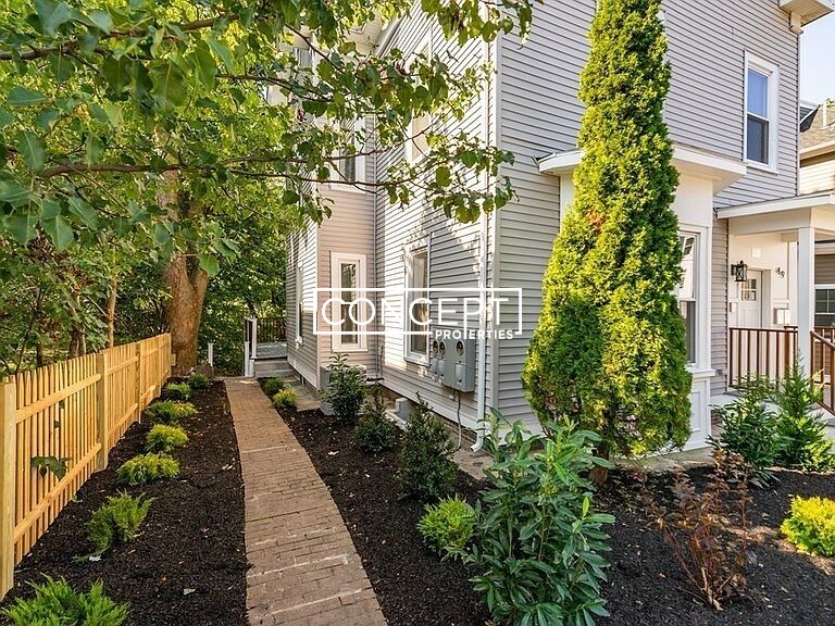 49 Alpine St, Roxbury