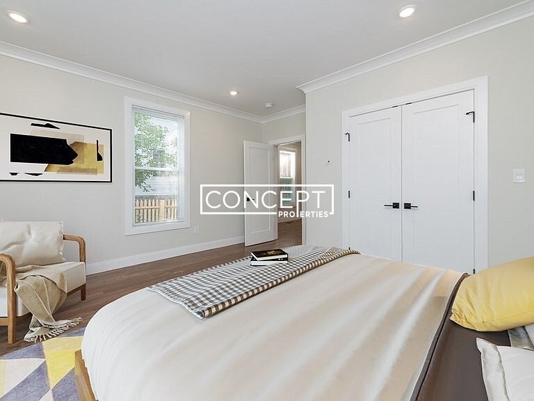 49 Alpine St, Roxbury