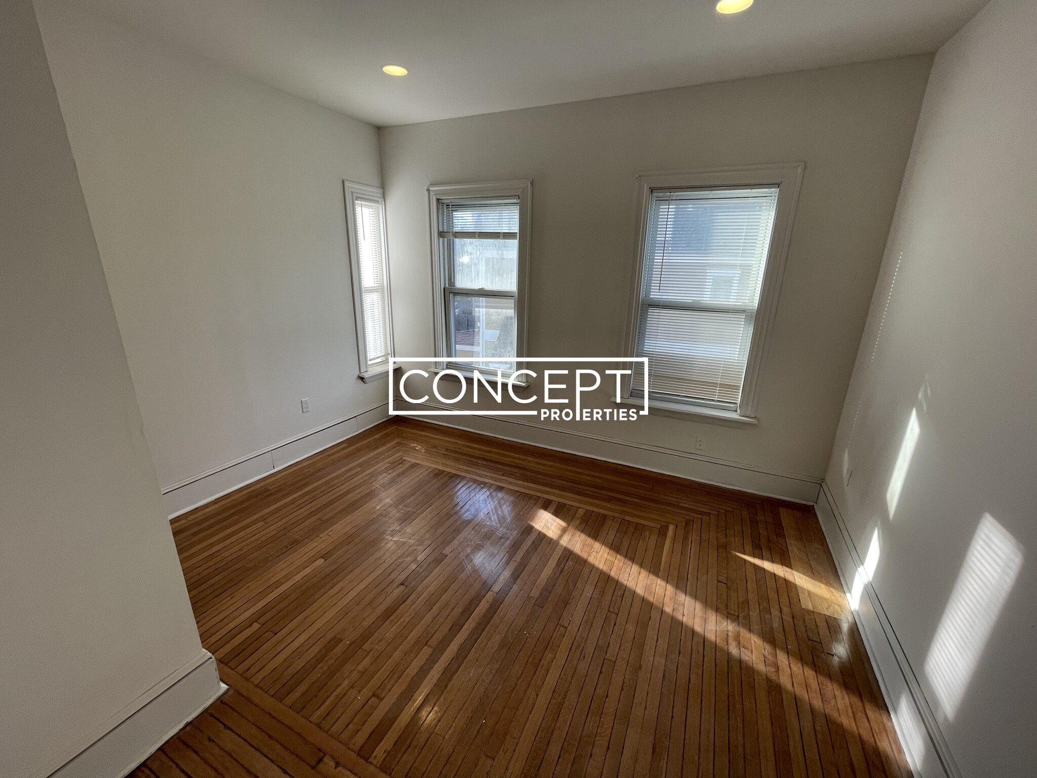 26 Woodville St, Roxbury