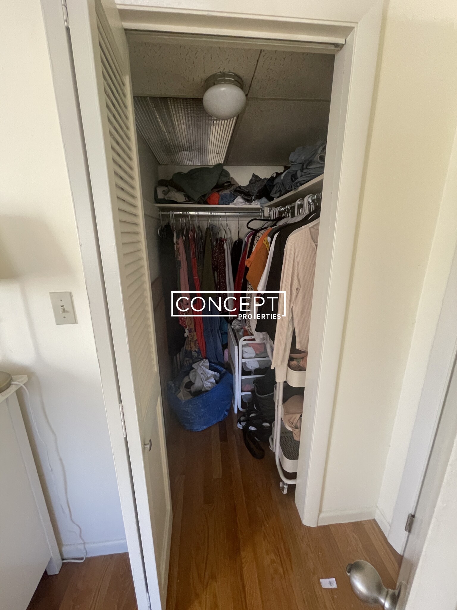 320 Hammond Pond Pkwa, Chestnut Hill