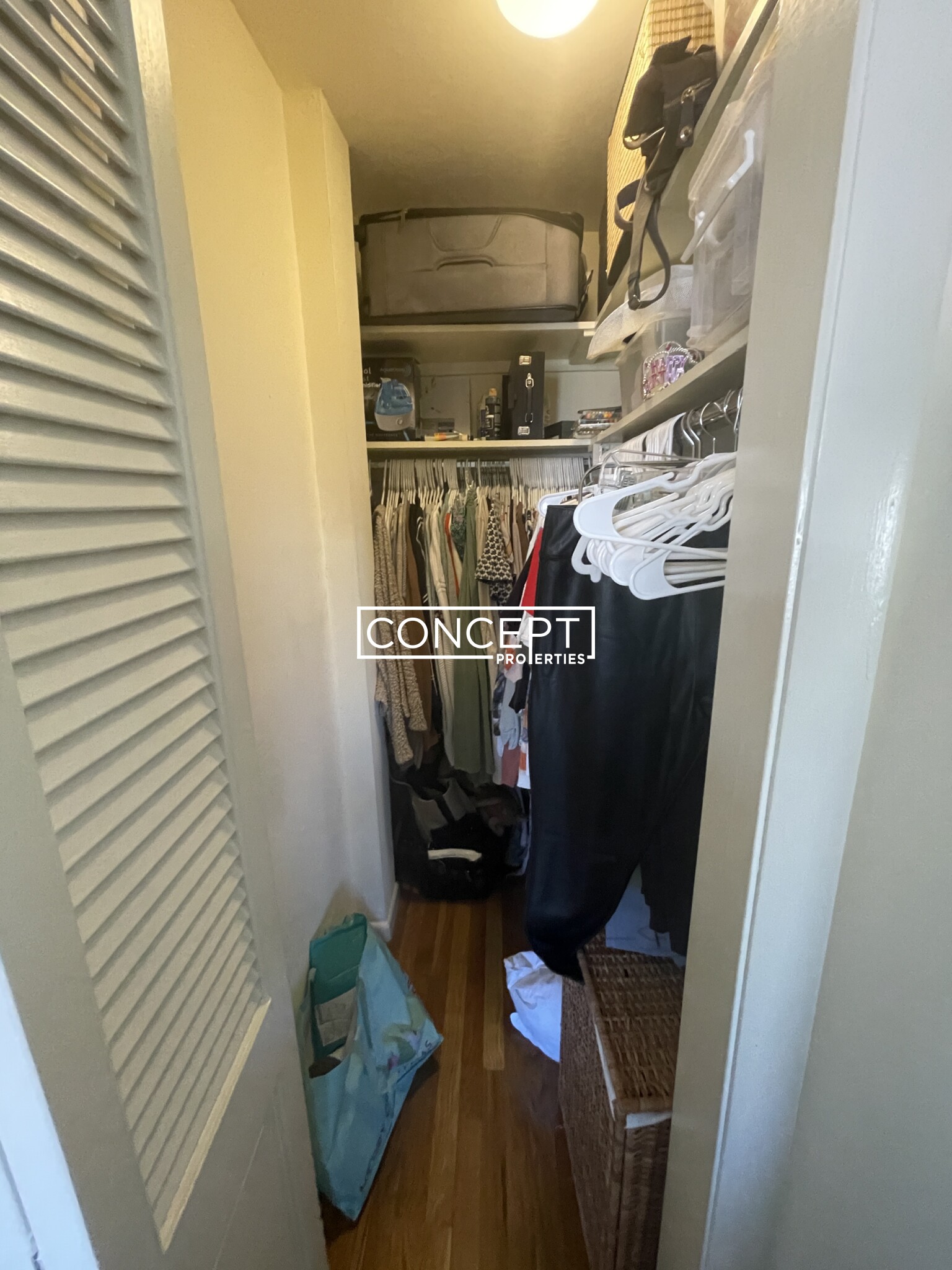 320 Hammond Pond Pkwa, Chestnut Hill